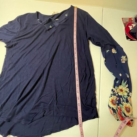 Maurice’s Blue bell sleeve medium floral - Picture 7 of 8